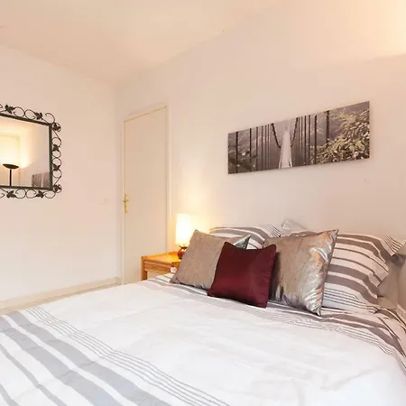 Les Clos Apartman *